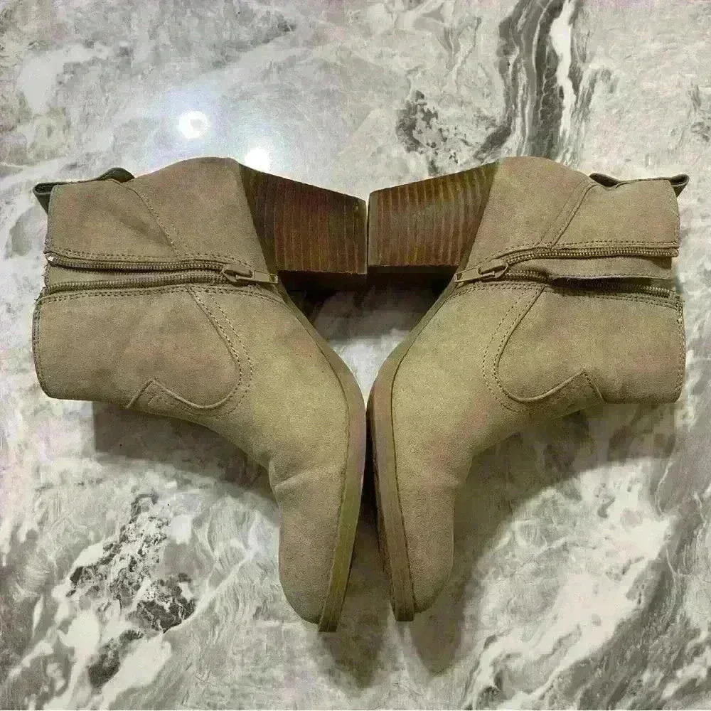 Carlos by Carlos Santana Women's Daisy Block-Heel Booties Doe Beige Size 8M - Picture 4 of 13